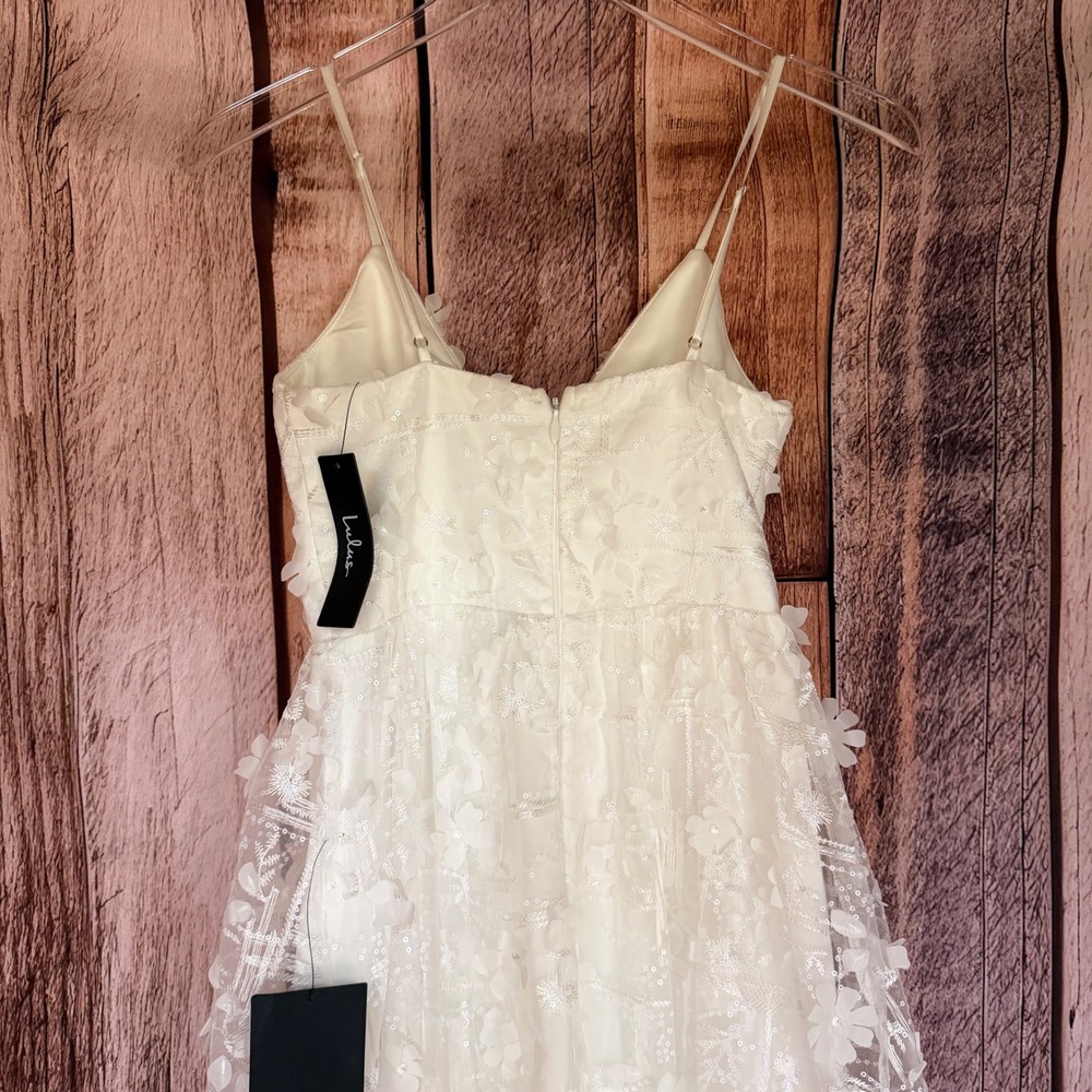 Lulus Dress White Lace Appliqué Fit & Flare Midi 3D Floral Romantic XS NWT - Picture 5 of 9